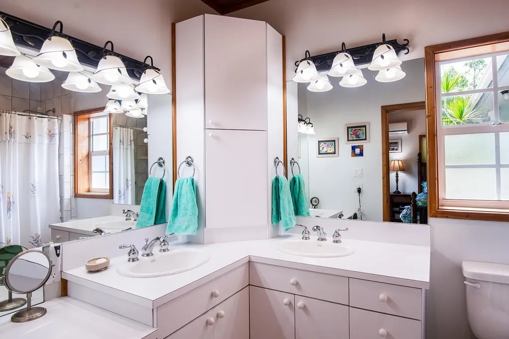 Cherokee Charm Abaco BS