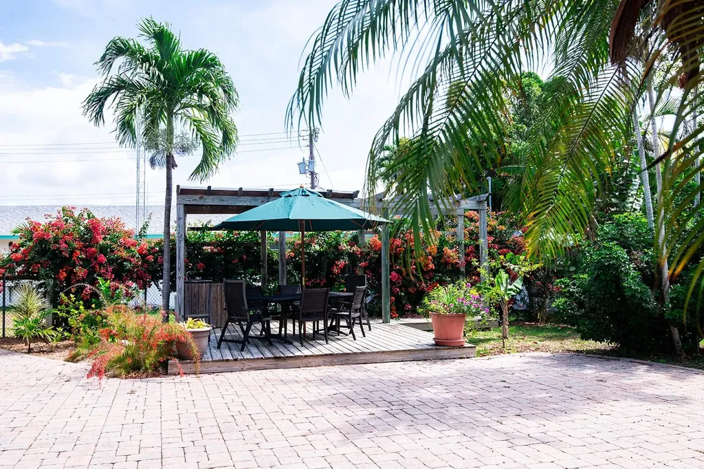 Cherokee Charm Abaco BS