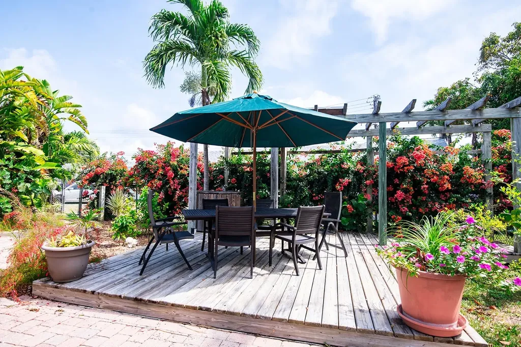 Cherokee Charm Abaco BS