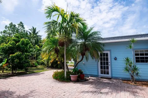 Cherokee Charm Abaco BS