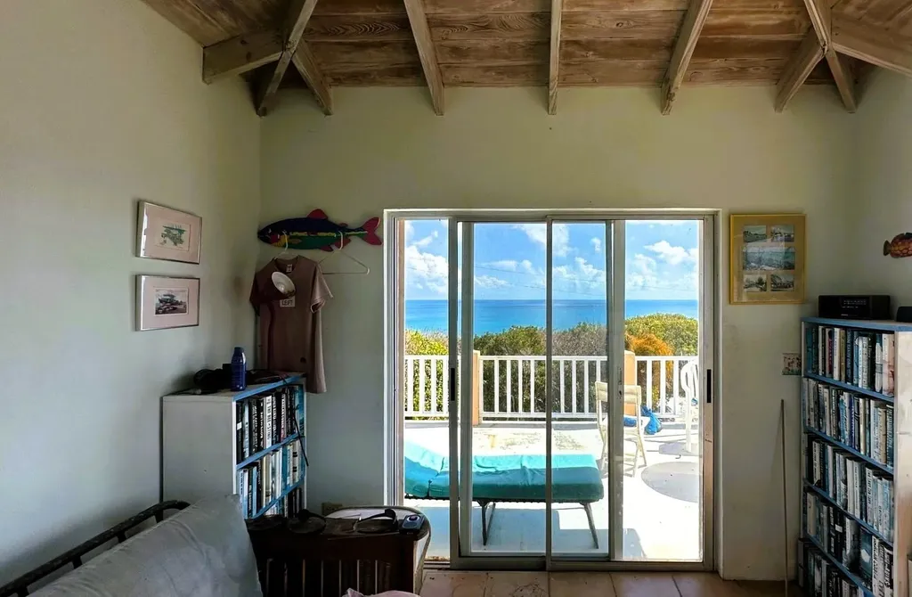 Honey Creeper Road Eleuthera BS