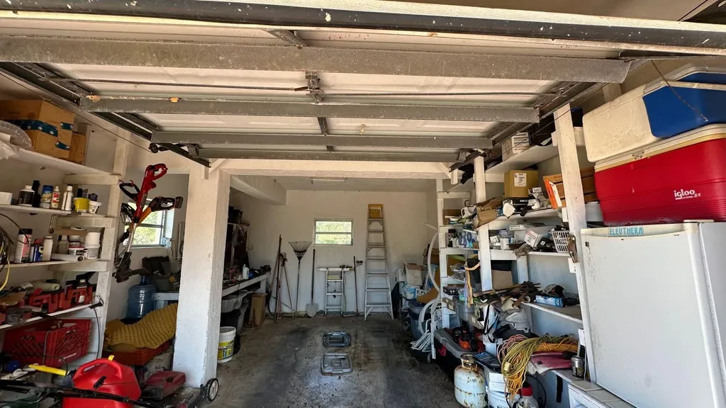 Honey Creeper Road Eleuthera BS