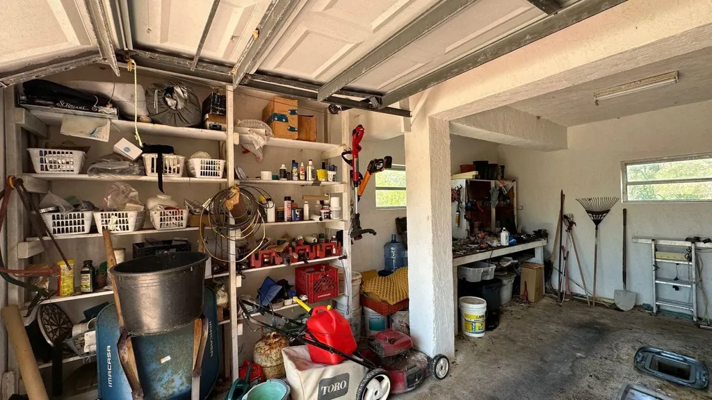 Honey Creeper Road Eleuthera BS