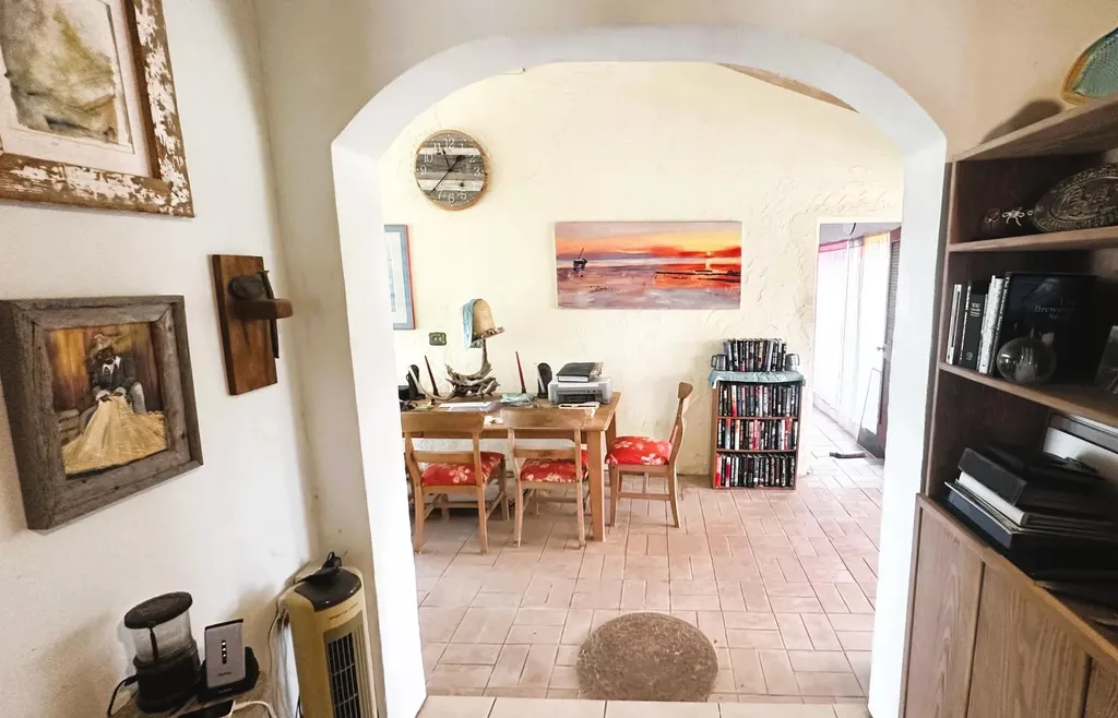 Honey Creeper Road Eleuthera BS