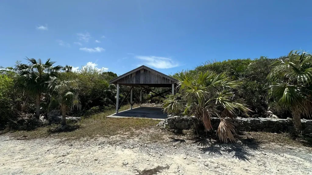 Honey Creeper Road Eleuthera BS