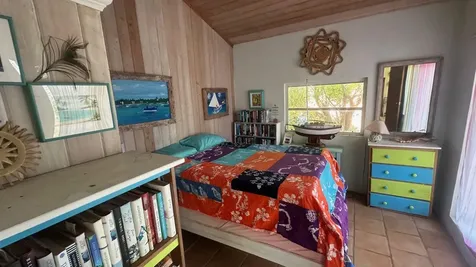 Honey Creeper Road Eleuthera BS