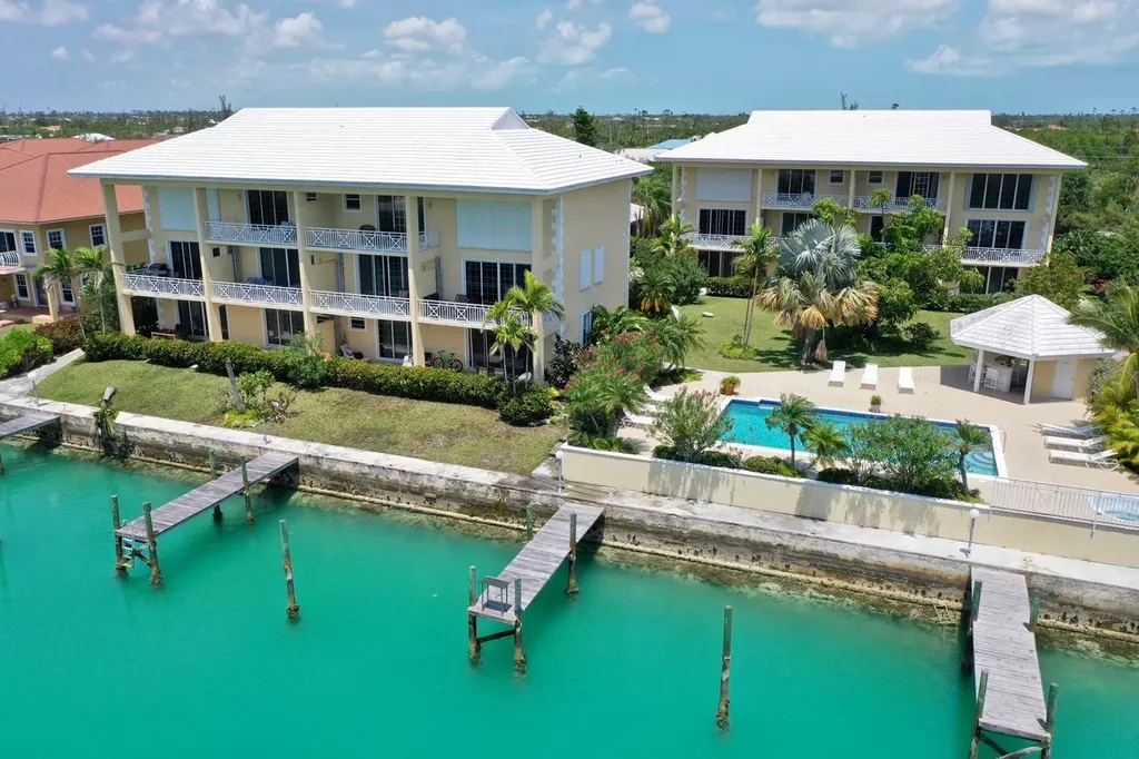 Emerald Bay Complex Pinta Avenue Grand Bahama Freeport BS