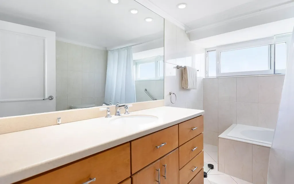 Penthouse 8b Conchrest New Providence Paradise Island BS