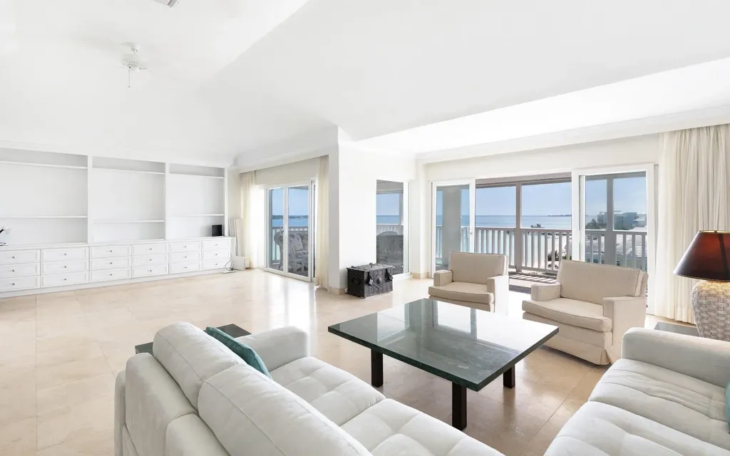 Penthouse 8b Conchrest New Providence Paradise Island BS