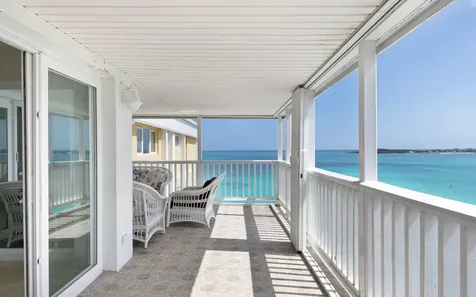 Penthouse 8b Conchrest New Providence Paradise Island BS