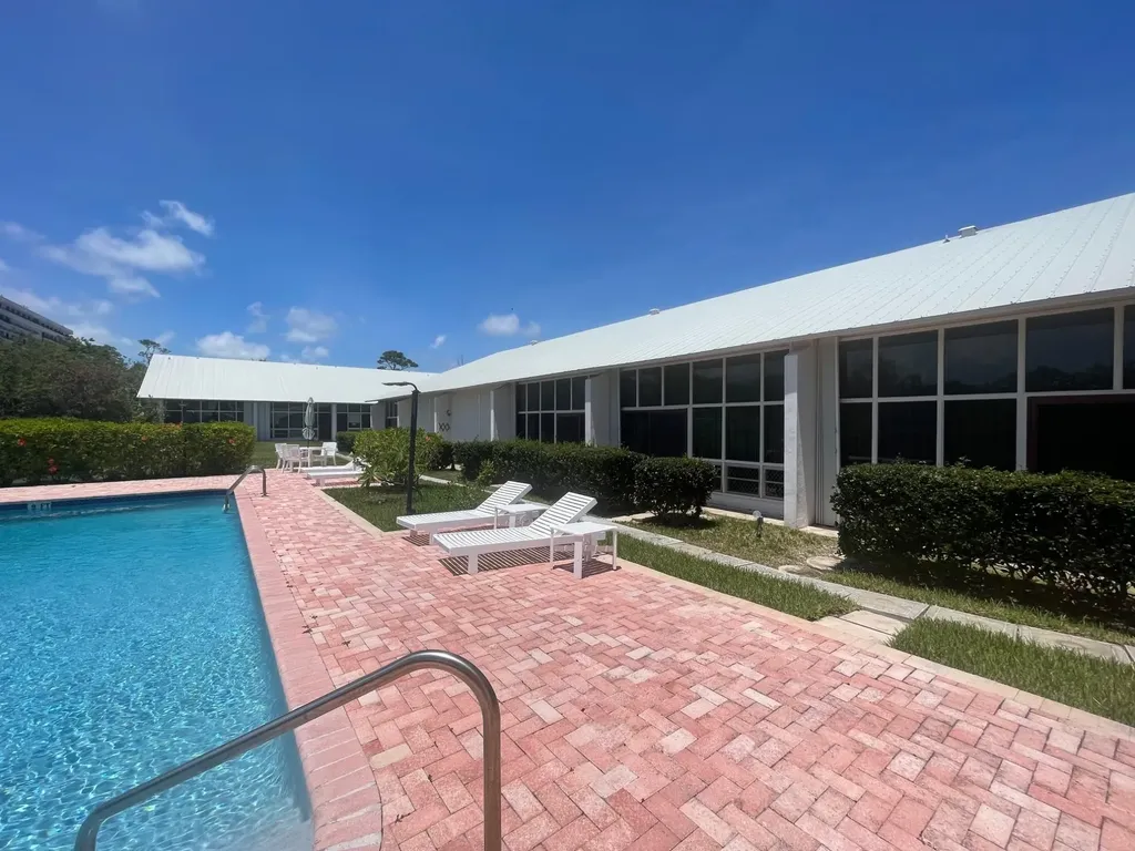 Mayfair Court Grand Bahama Freeport BS