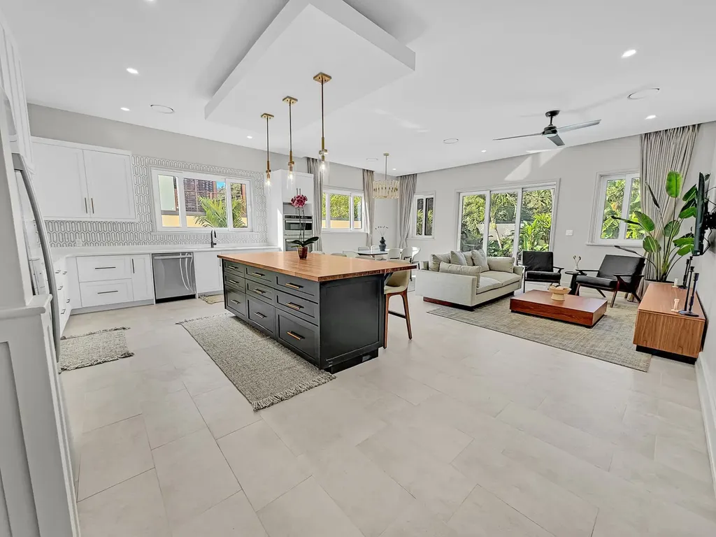 Balmoral, Sanford Drive New Providence Paradise Island BS