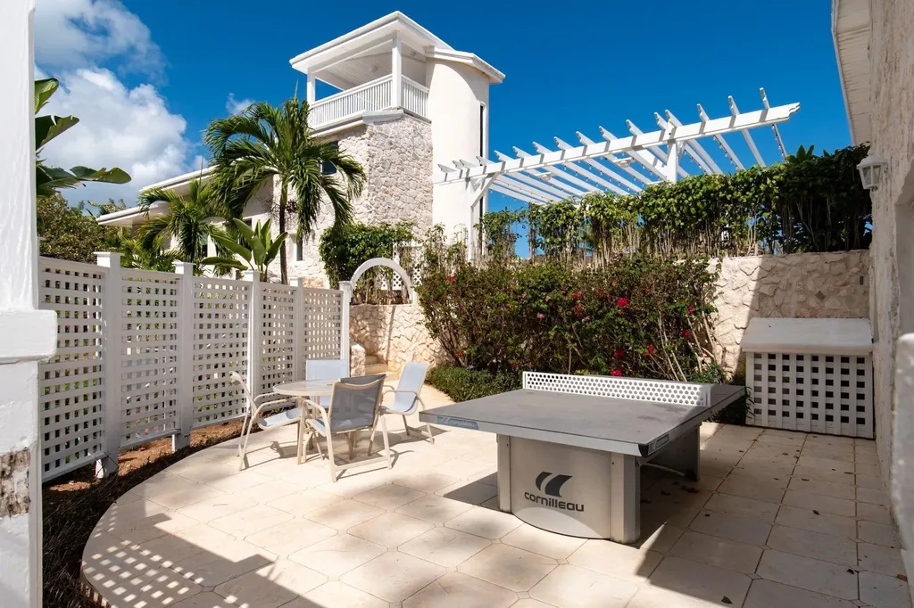 Helios Estate Eleuthera BS