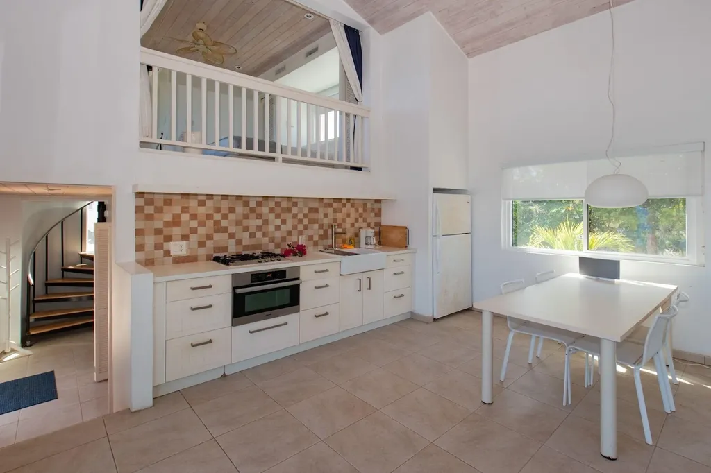 Helios Estate Eleuthera BS