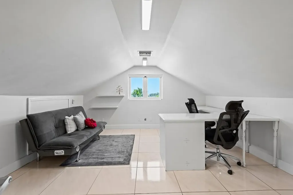 East Bay Street 83 New Providence Paradise Island BS