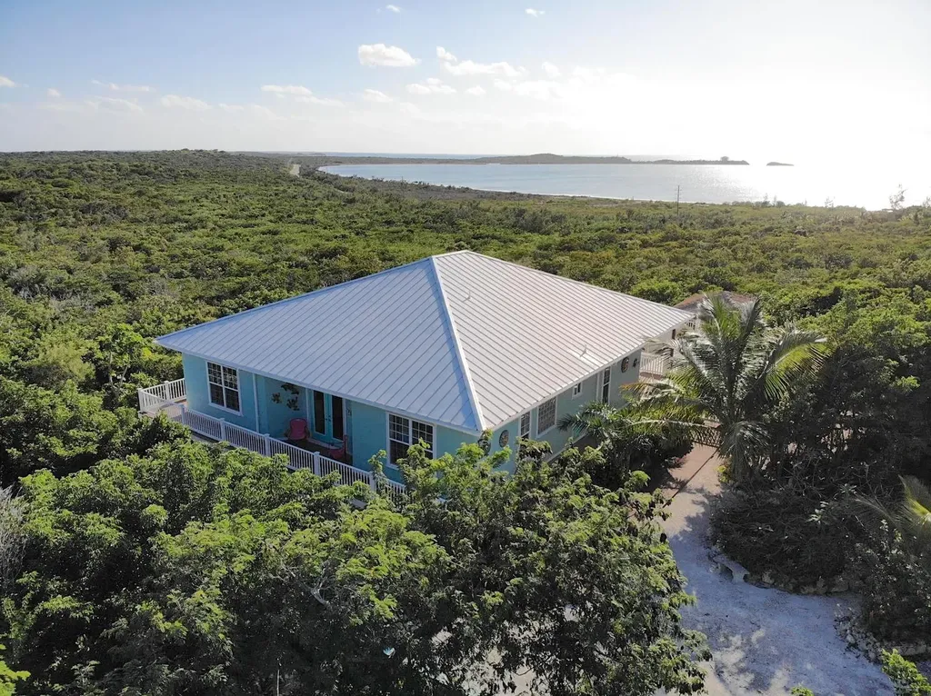 3/2 Harbour View Home Long Island BS