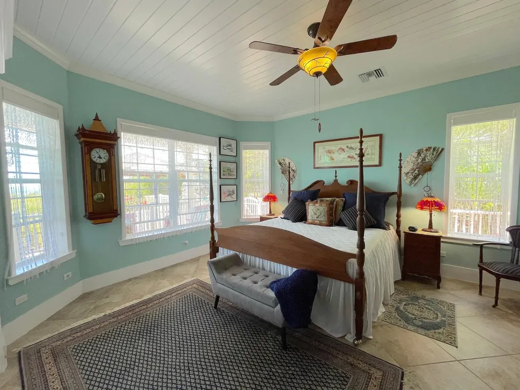 3/2 Harbour View Home Long Island BS