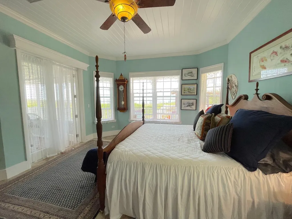 3/2 Harbour View Home Long Island BS