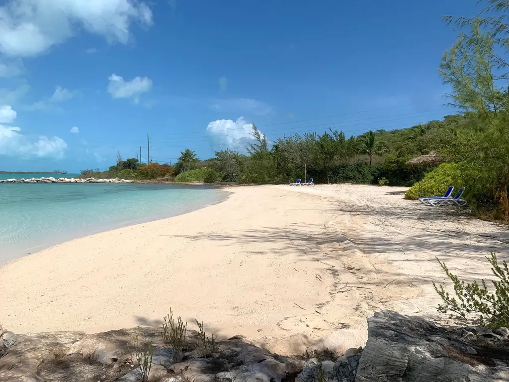 3/2 Harbour View Home Long Island BS