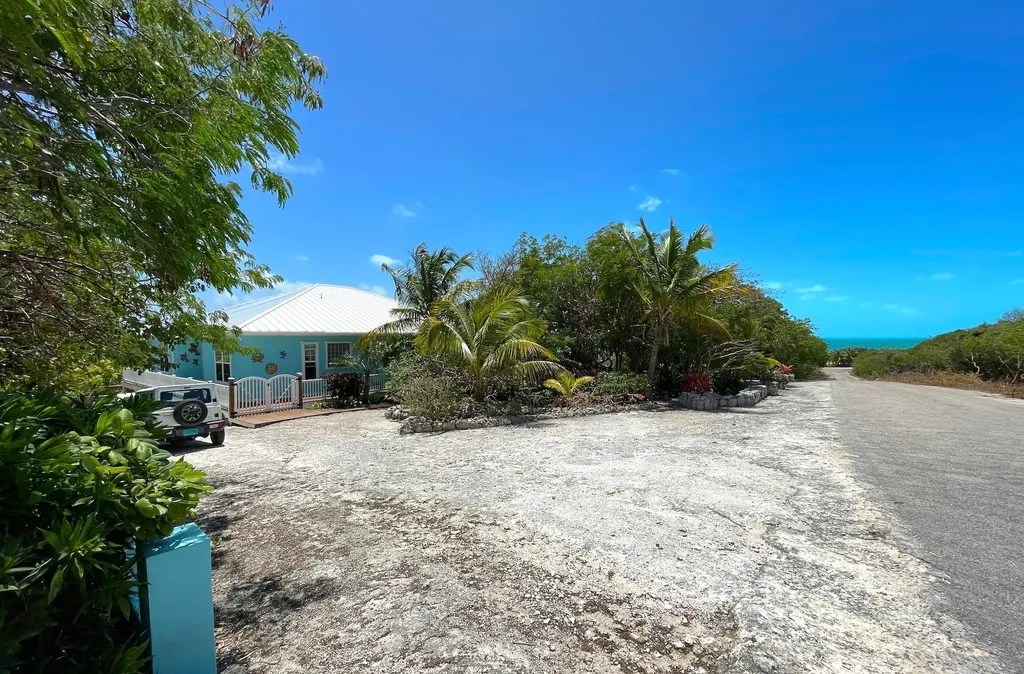 3/2 Harbour View Home Long Island BS