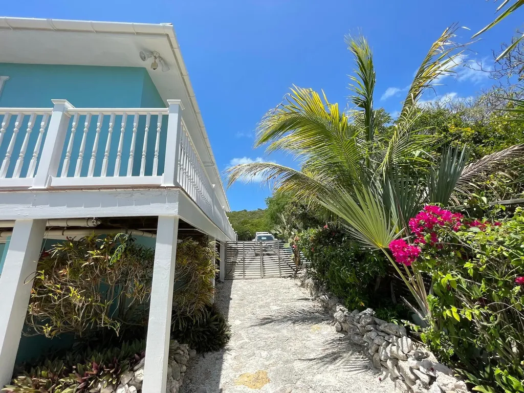 3/2 Harbour View Home Long Island BS