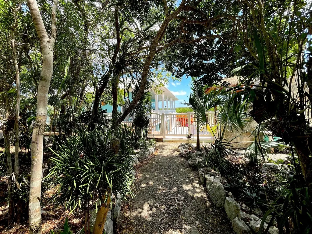 3/2 Harbour View Home Long Island BS