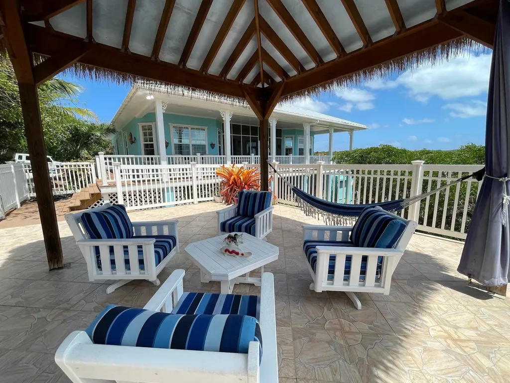 3/2 Harbour View Home Long Island BS