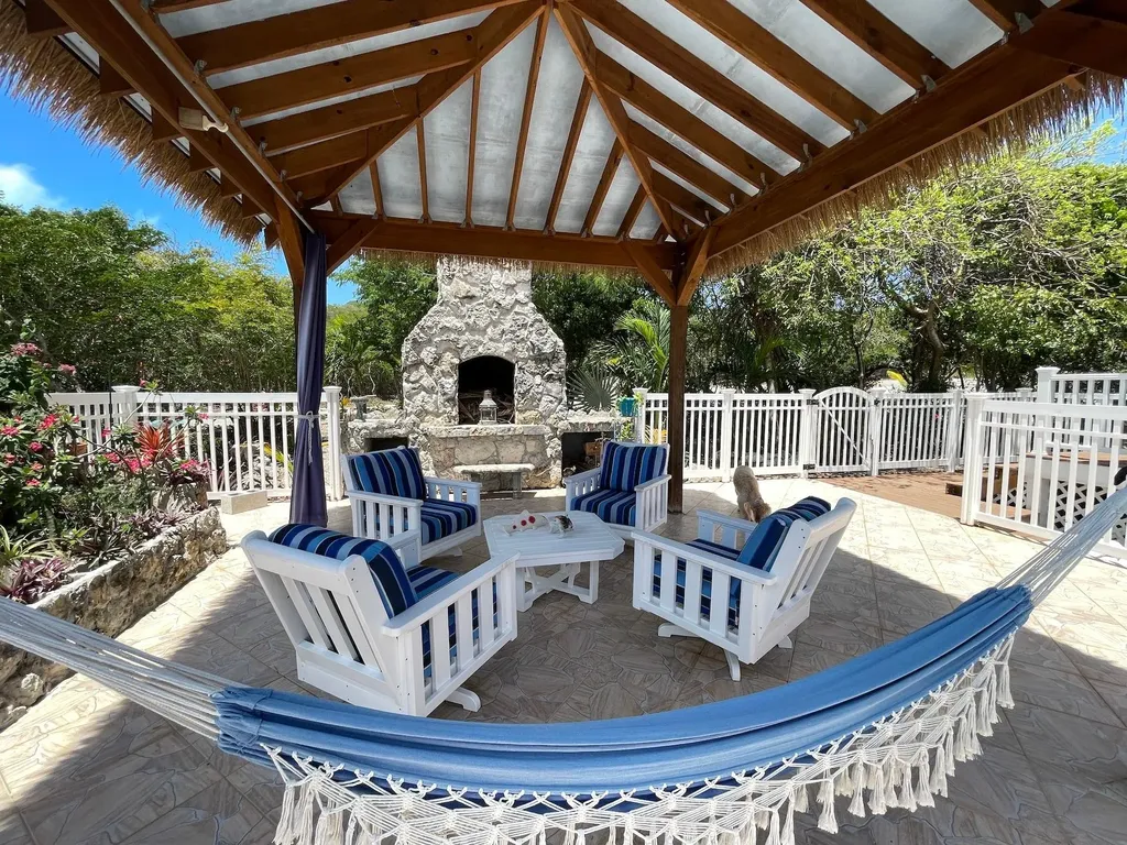 3/2 Harbour View Home Long Island BS