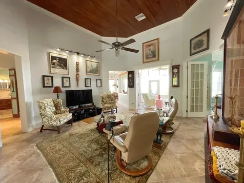 3/2 Harbour View Home Long Island BS