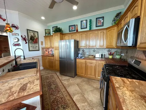 3/2 Harbour View Home Long Island BS