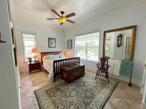 3/2 Harbour View Home Long Island BS