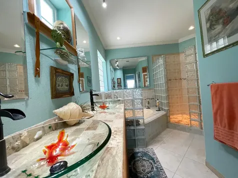 3/2 Harbour View Home Long Island BS