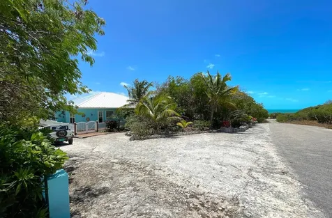 3/2 Harbour View Home Long Island BS