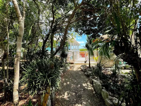 3/2 Harbour View Home Long Island BS