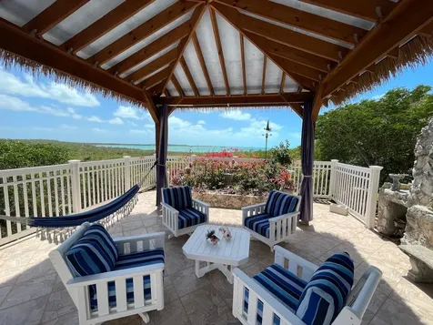 3/2 Harbour View Home Long Island BS