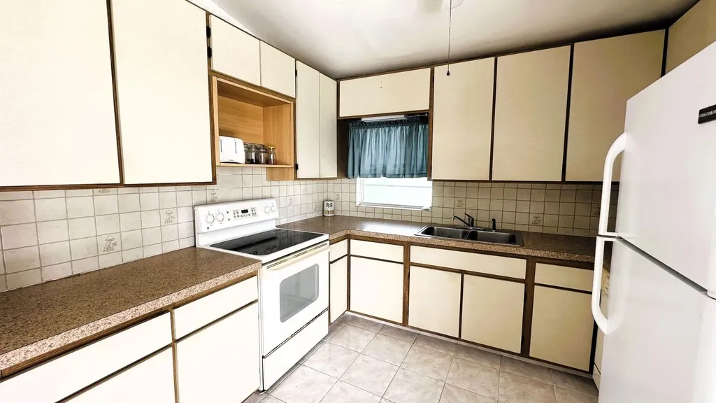 Elysium Signal Light Road Eleuthera BS