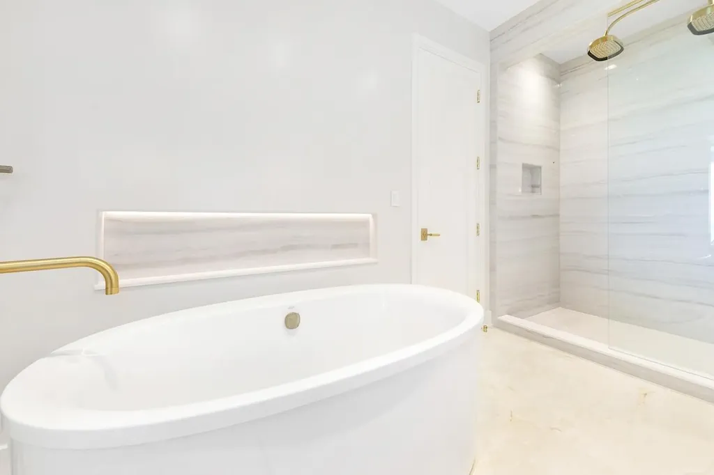 Penthouse 2, Aqualina New Providence Paradise Island BS