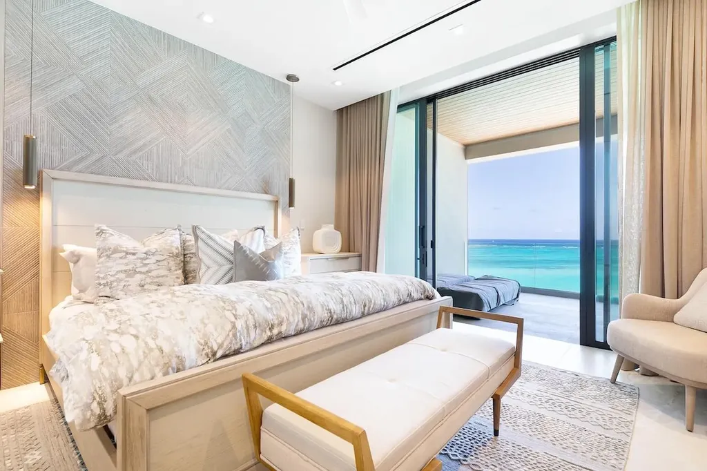 Penthouse 2, Aqualina New Providence Paradise Island BS