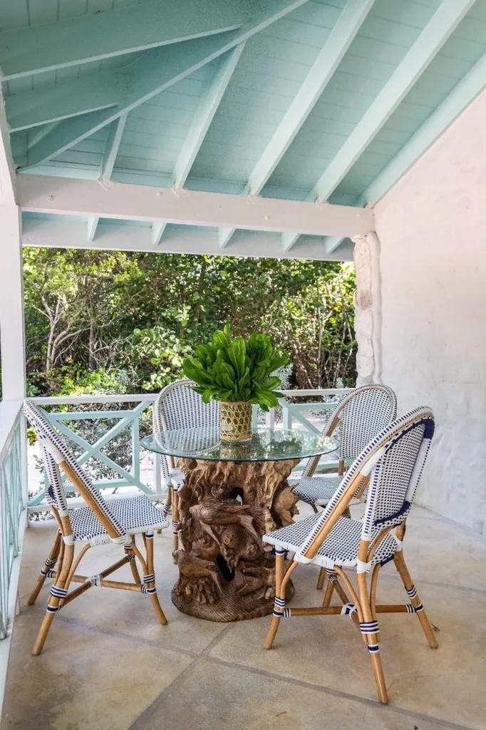 Driftwood. Andros BS