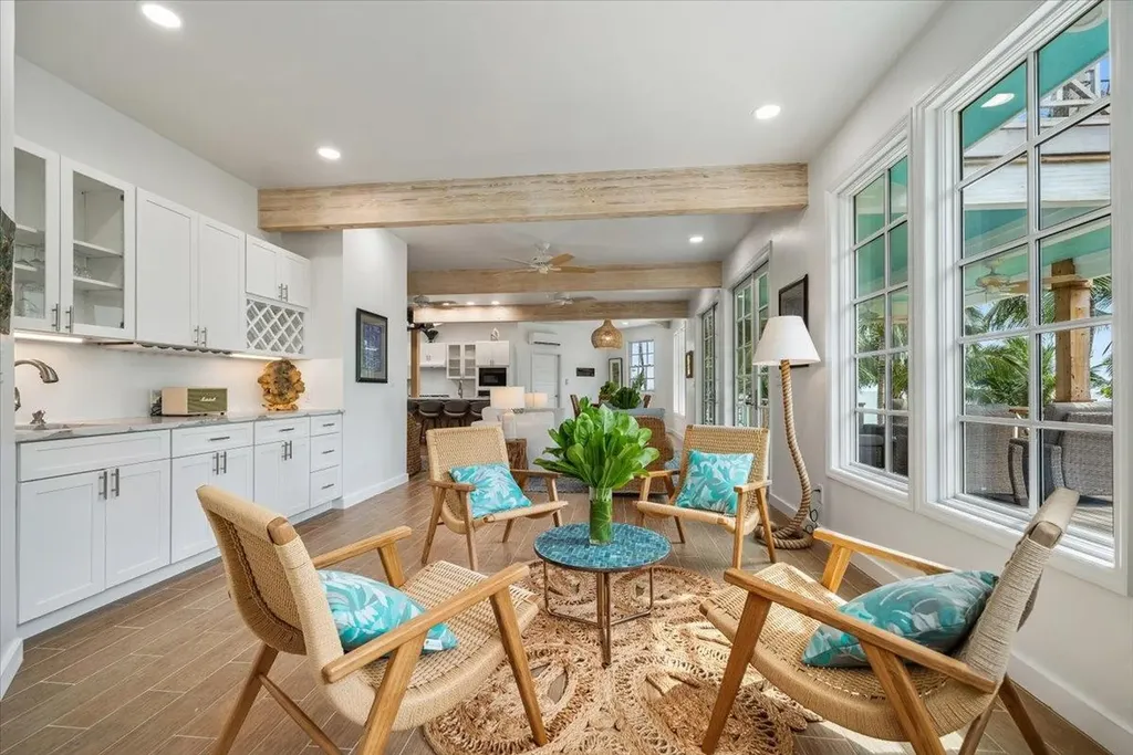 Queen Pineapple Andros BS