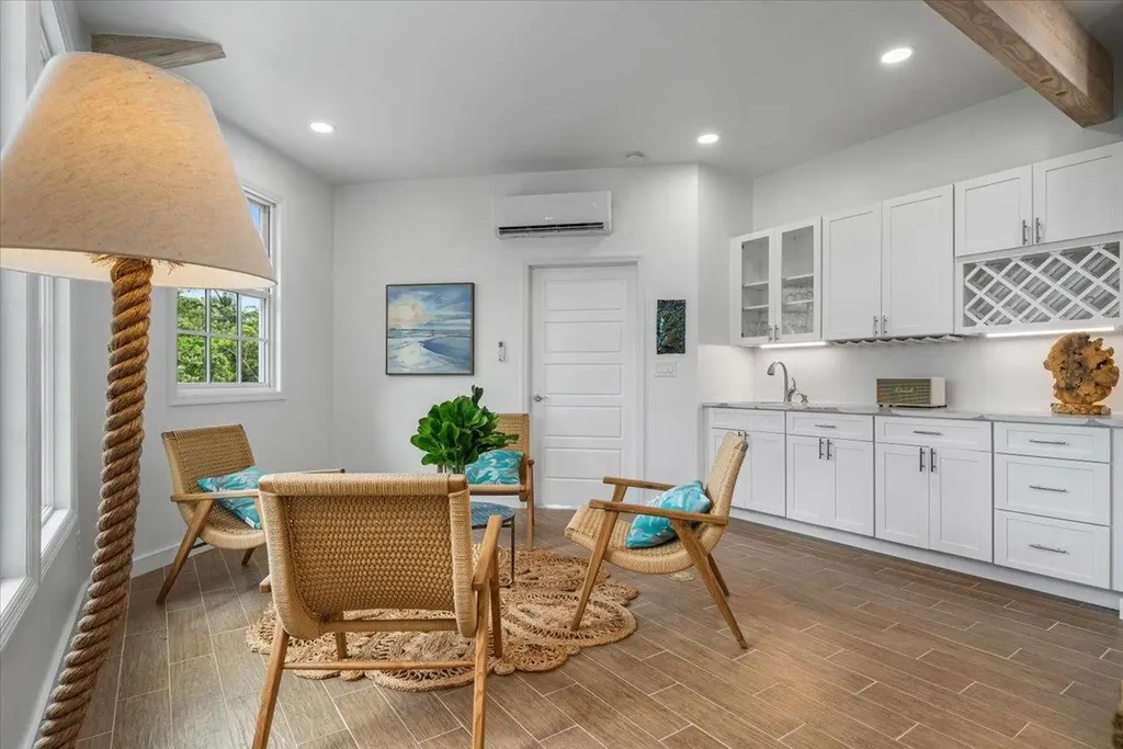 Queen Pineapple Andros BS