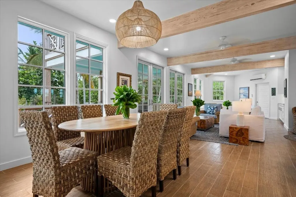 Queen Pineapple Andros BS