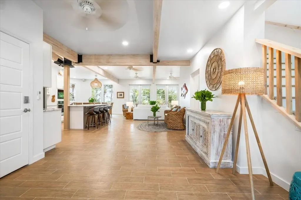 Queen Pineapple Andros BS