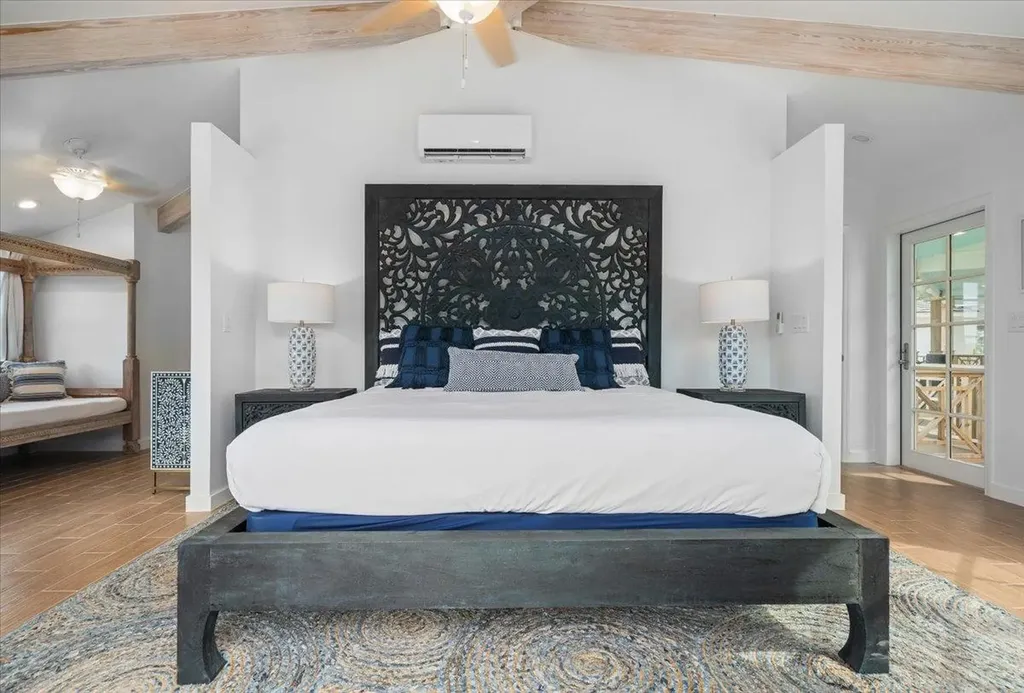 Queen Pineapple Andros BS