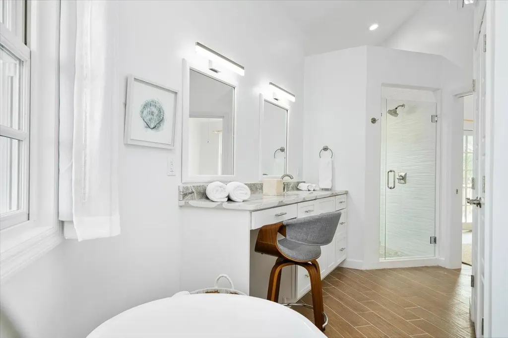 Queen Pineapple Andros BS