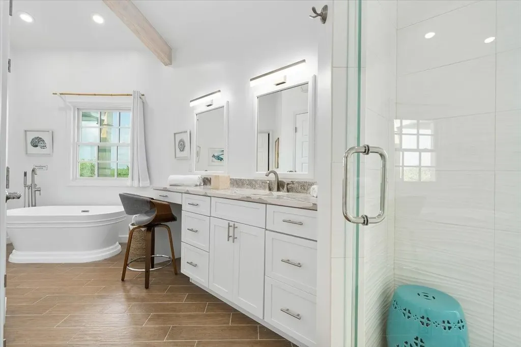 Queen Pineapple Andros BS