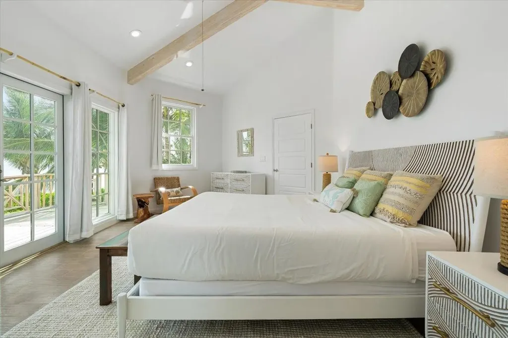 Queen Pineapple Andros BS