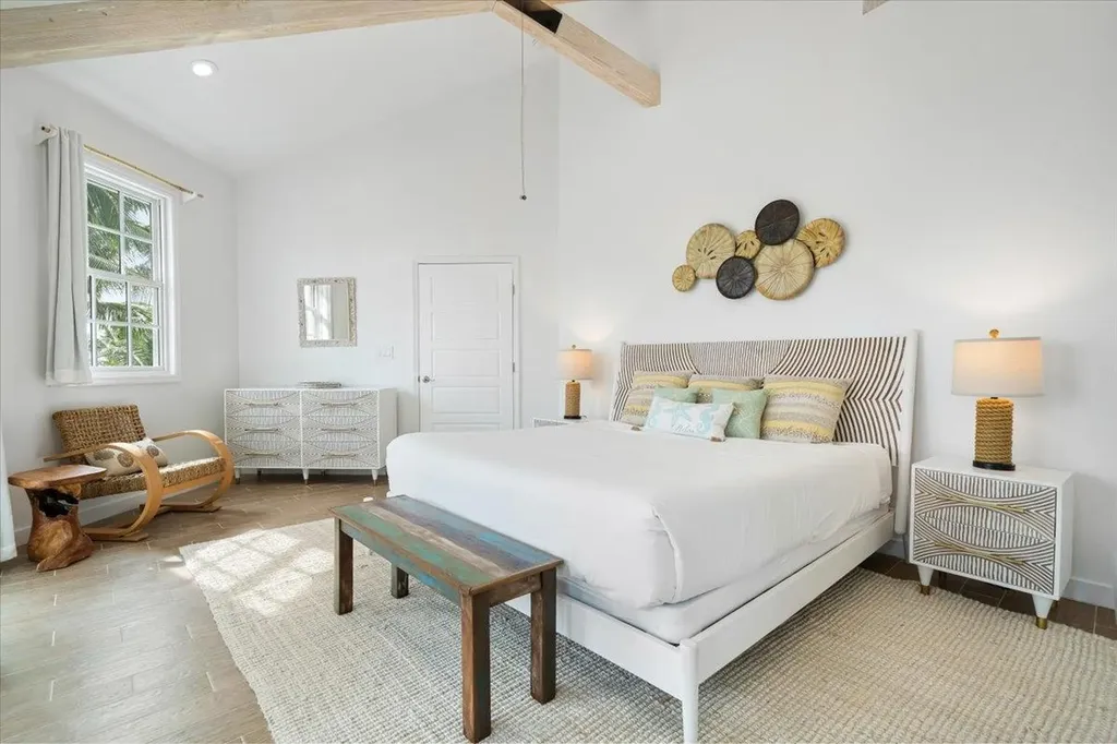 Queen Pineapple Andros BS