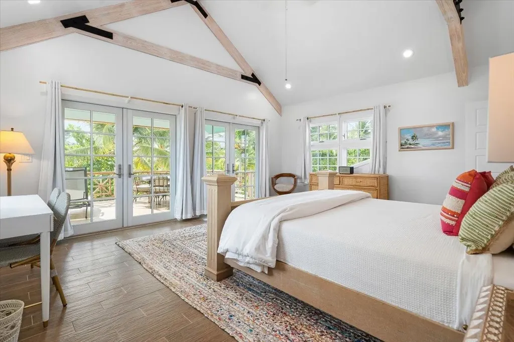 Queen Pineapple Andros BS