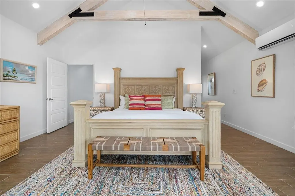 Queen Pineapple Andros BS